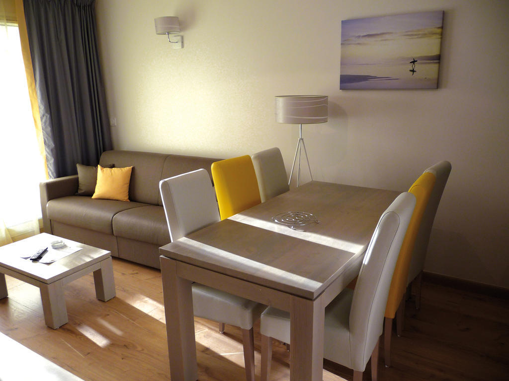 Lagrange Vacances Les Patios Eugenie Biarritz Room photo