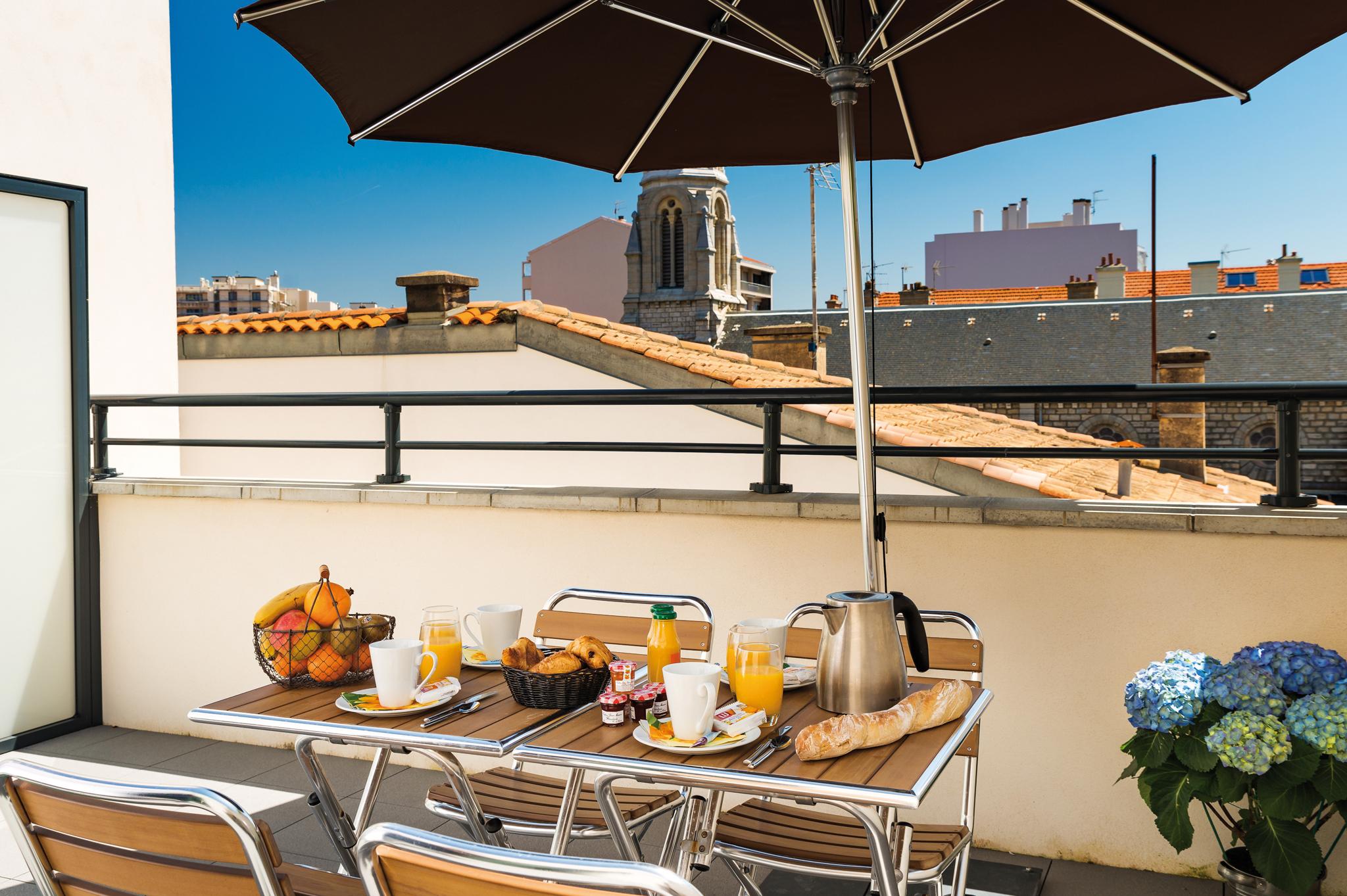 Lagrange Vacances Les Patios Eugenie Biarritz Exterior photo