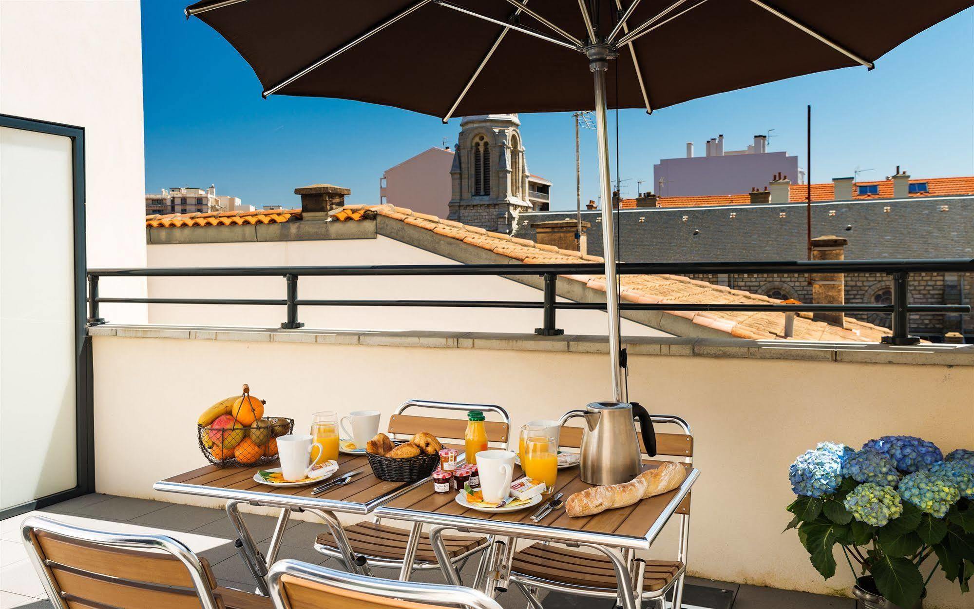 Lagrange Vacances Les Patios Eugenie Biarritz Exterior photo